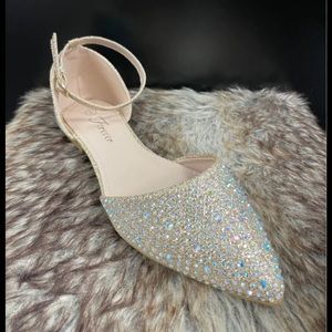 Women pointed toe flats with ankle straps shoes